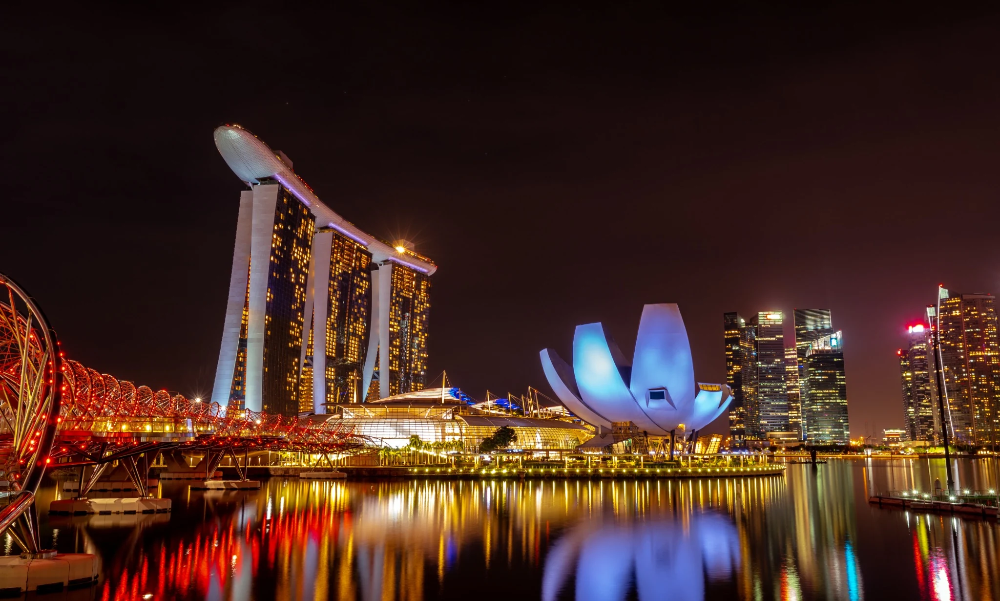 Singapore’s Marina Bay skyline at night